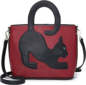 Bolso rojo con gato negro llamativo y elegante